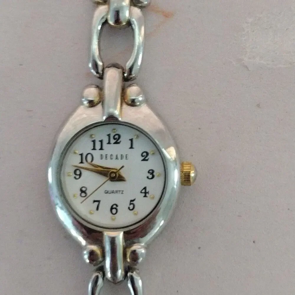 Decade Womens Watch Silver Tone White Dial Bracelet Quartz Dress Needs Battery